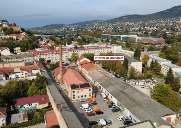 Prevádzkové priestory v centre Nitry s parkovaním - prenájom