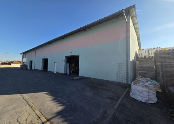 Na prenájom budova s predajňou, skladmi a administratívou