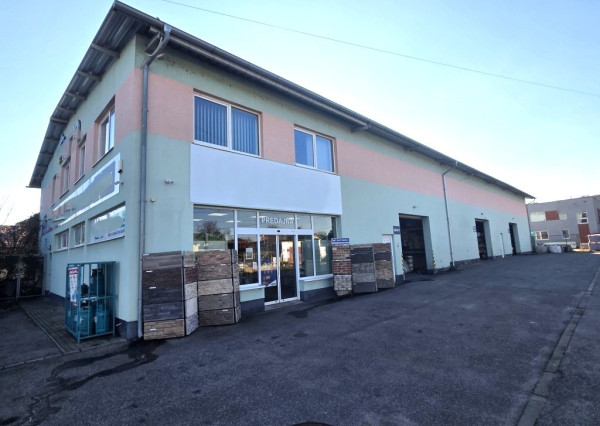 Na prenájom budova s predajňou, skladmi a administratívou