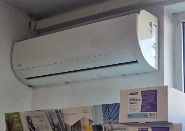 Na prenájom budova s predajňou, skladmi a administratívou