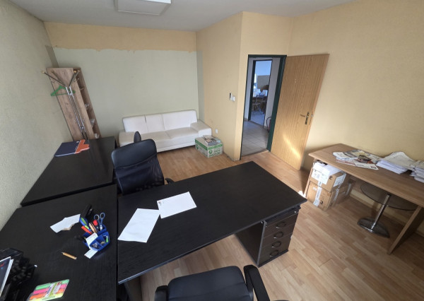 Na prenájom budova s predajňou, skladmi a administratívou