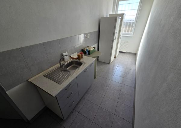 Na prenájom skladová / výrobná hala v Nitre (440 - 1318 m2)