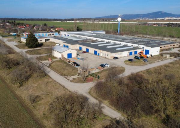 Na prenájom skladová / výrobná hala v Nitre (440 - 1318 m2)