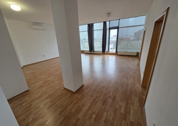 Reprezentatívne kancelárske priestory s terasou v centre Nitry na prenájom