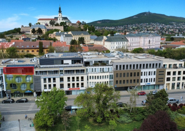 Reprezentatívne kancelárske priestory s terasou v centre Nitry na prenájom