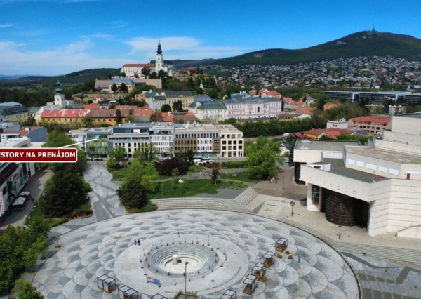Reprezentatívne kancelárske priestory s terasou v centre Nitry na prenájom