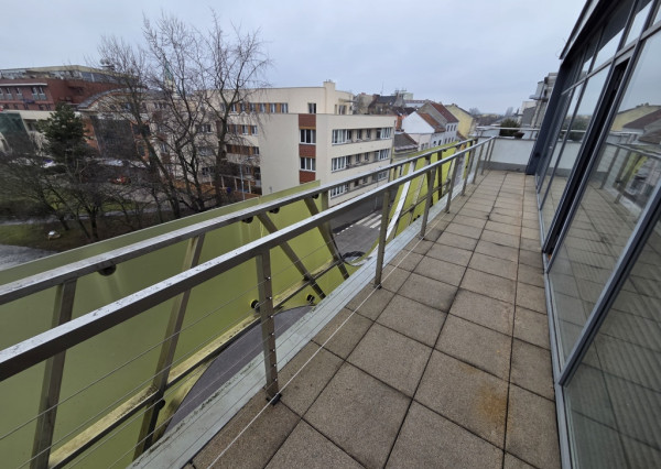 Reprezentatívne kancelárske priestory s terasou v centre Nitry na prenájom