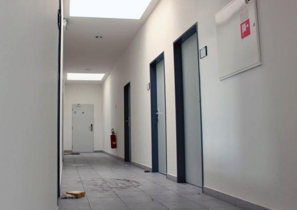 Prenájom výrobnej haly s administratívou a spevnenými plochami – samostatný areál