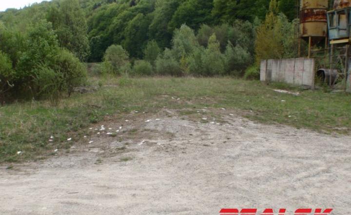 Pozemok 8975m2 vedľa dialnice Šášovské Podhradie - fotografia 1