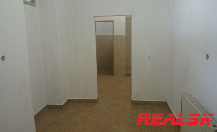 Hala 847 m2 na Zvolenskej ceste - fotografia 11