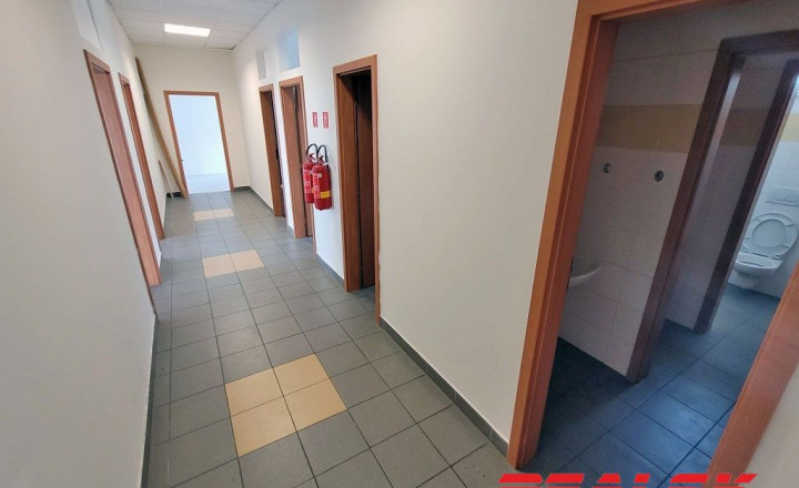 Administratívne priestory v Nitre na prenájom - fotografia 11