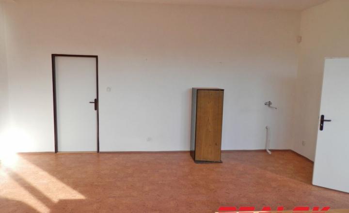 Na prenájom výrobný a skladový objekt – Nitra - fotografia 10