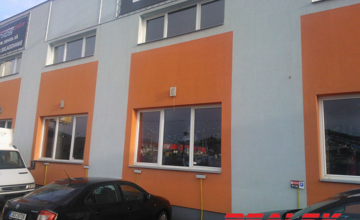Priestory 1000m2 na výrobu alebo obchod - fotografia 3