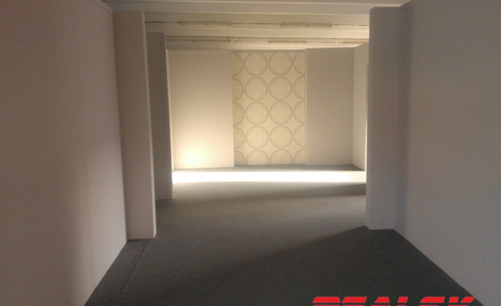 Priestory 1000m2 na výrobu alebo obchod - fotografia 8