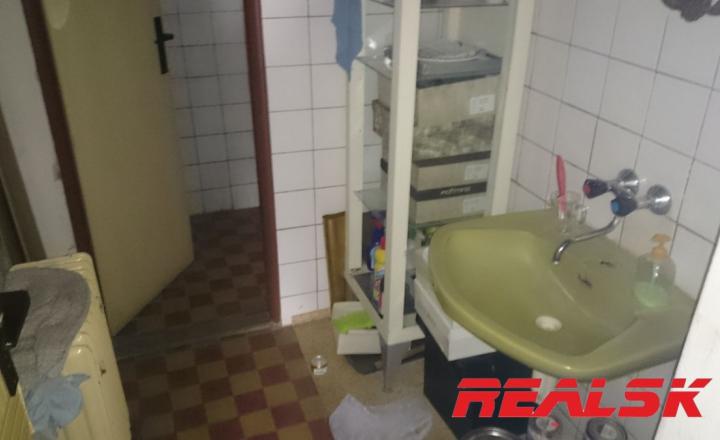 Priestor 52m2 pre obchod alebo služby - fotografia 8