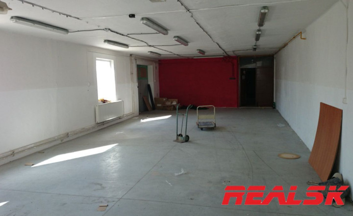 Priestor 318m2 možné aj rozdeliť na 150m2+168m2 na prenájom - fotografia 2