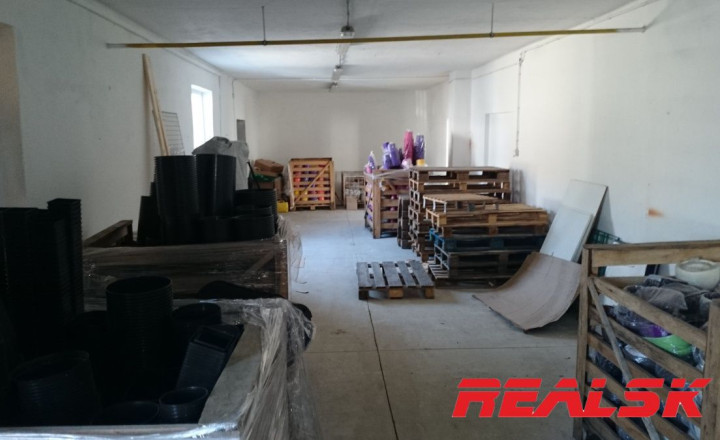 Priestor 318m2 možné aj rozdeliť na 150m2+168m2 na prenájom - fotografia 6