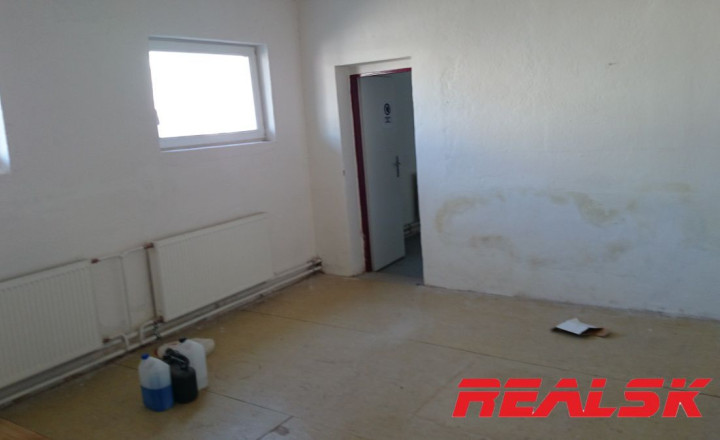 Priestor 318m2 možné aj rozdeliť na 150m2+168m2 na prenájom - fotografia 10