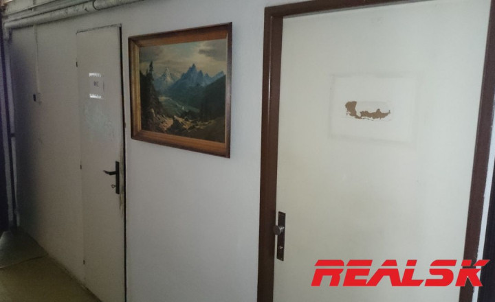Priestor 318m2 možné aj rozdeliť na 150m2+168m2 na prenájom - fotografia 11
