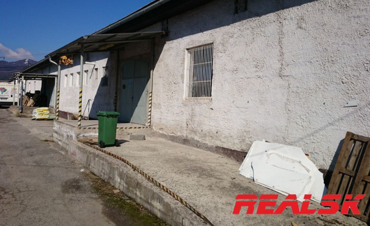 Priestor 318m2 možné aj rozdeliť na 150m2+168m2 na prenájom - fotografia 18