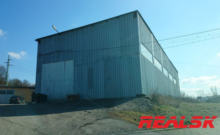 Hala 450m2 na okraji mesta na prenájom - fotografia 2