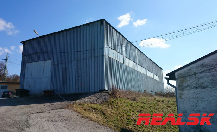 Hala 450m2 na okraji mesta na prenájom - fotografia 7