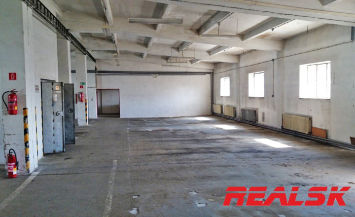 Hala 410m2 s rampou - fotografia 1