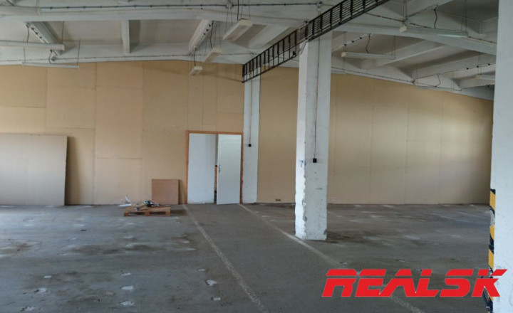 Hala 410m2 s rampou - fotografia 9