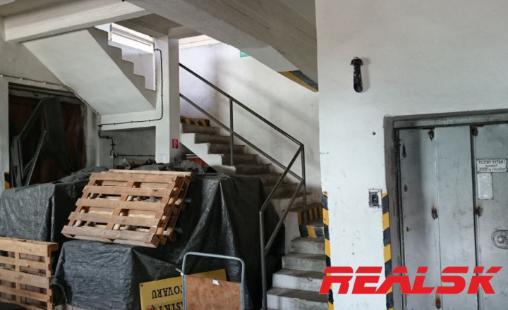 Hala 410m2 s rampou - fotografia 13