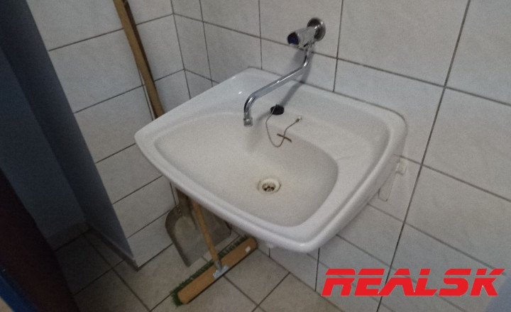 Priestor 18m2 s umývadlom - fotografia 3