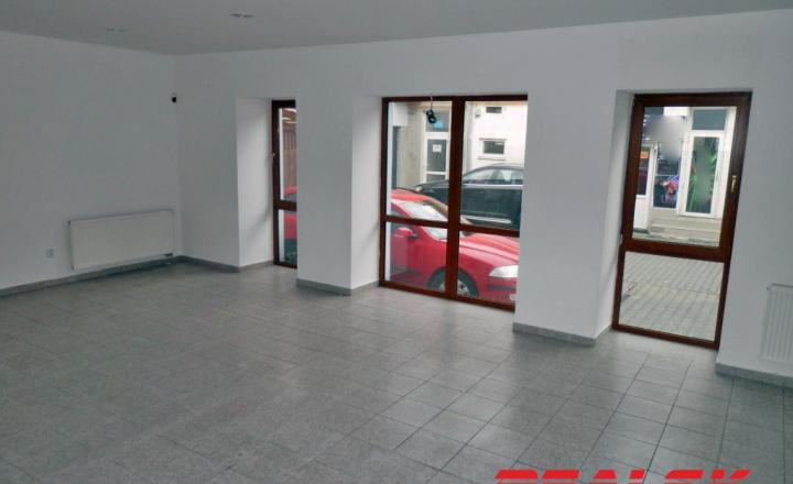 Objekt s obchodnými a kancelárskymi priestormi v centre Nitry na prenájom - fotografia 9