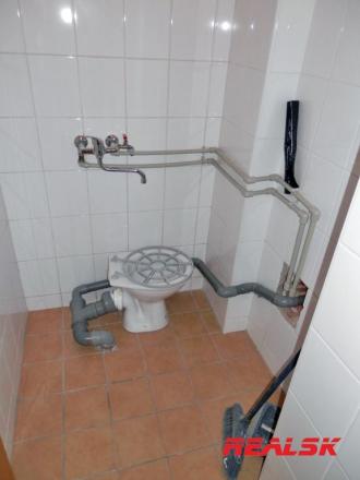 Objekt s obchodnými a kancelárskymi priestormi v centre Nitry na prenájom - fotografia 11