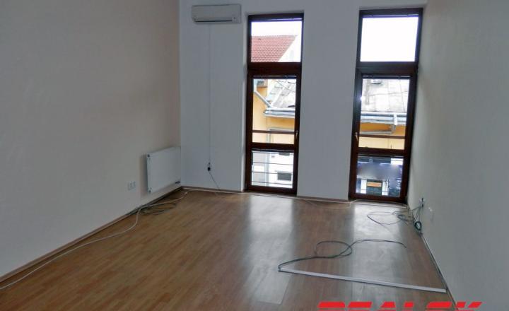 Objekt s obchodnými a kancelárskymi priestormi v centre Nitry na prenájom - fotografia 13