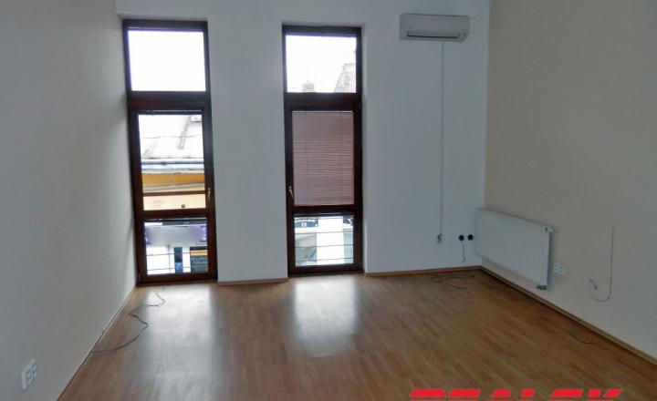 Objekt s obchodnými a kancelárskymi priestormi v centre Nitry na prenájom - fotografia 15