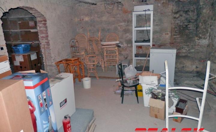 Objekt s obchodnými a kancelárskymi priestormi v centre Nitry na prenájom - fotografia 23