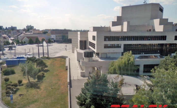 Unikátny 4-izbový byt s krásnym výhľadom v centre Nitry na prenájom - fotografia 7