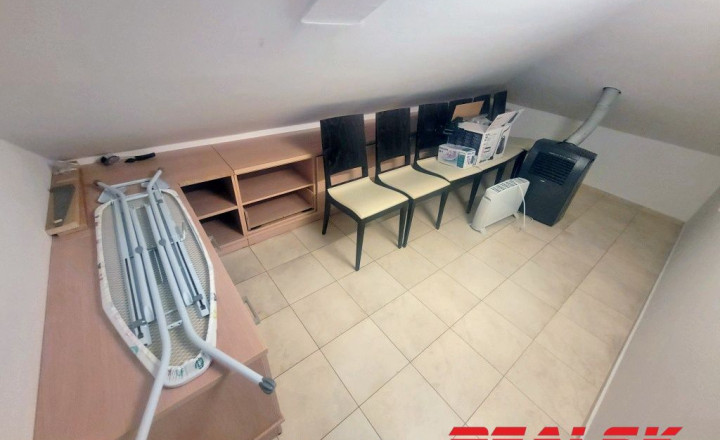 Unikátny 4-izbový byt s krásnym výhľadom v centre Nitry na prenájom - fotografia 14