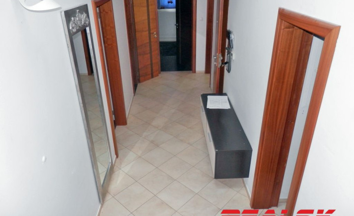 Unikátny 4-izbový byt s krásnym výhľadom v centre Nitry na prenájom - fotografia 30