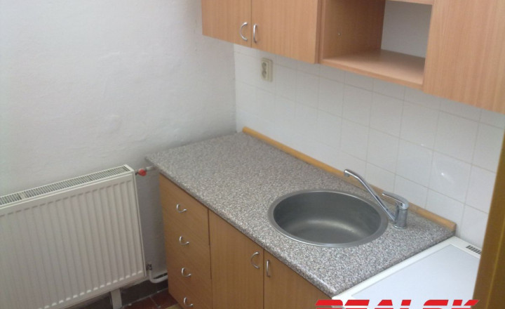 Poschodie 900m2  Zvolenská cesta - fotografia 13