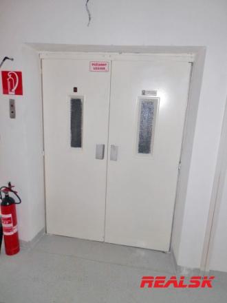 Priestory pre sklad a ľahkú výrobu v Nitre na prenájom (343 - 815 m2) - fotografia 7