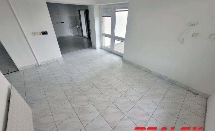 Priestory pre sklad a ľahkú výrobu v Nitre na prenájom (343 - 815 m2) - fotografia 10