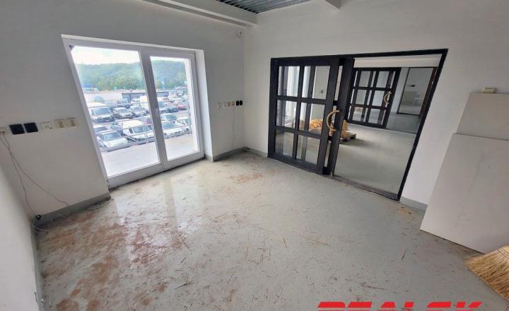 Priestory pre sklad a ľahkú výrobu v Nitre na prenájom (343 - 815 m2) - fotografia 12