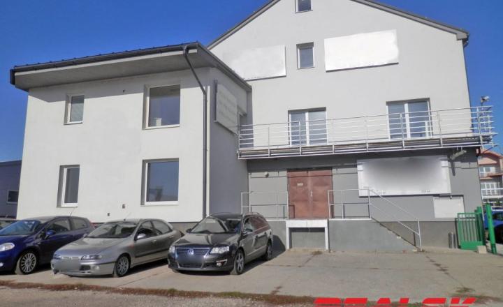 Priestory pre sklad a ľahkú výrobu v Nitre na prenájom (343 - 815 m2) - fotografia 19