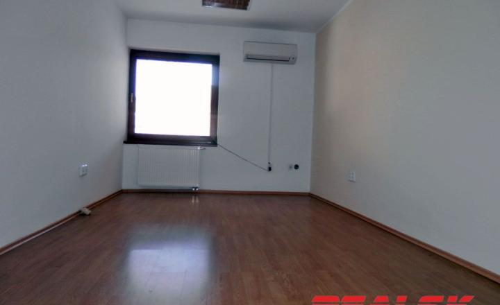Prevádzková budova v centre Nitry na predaj - fotografia 13
