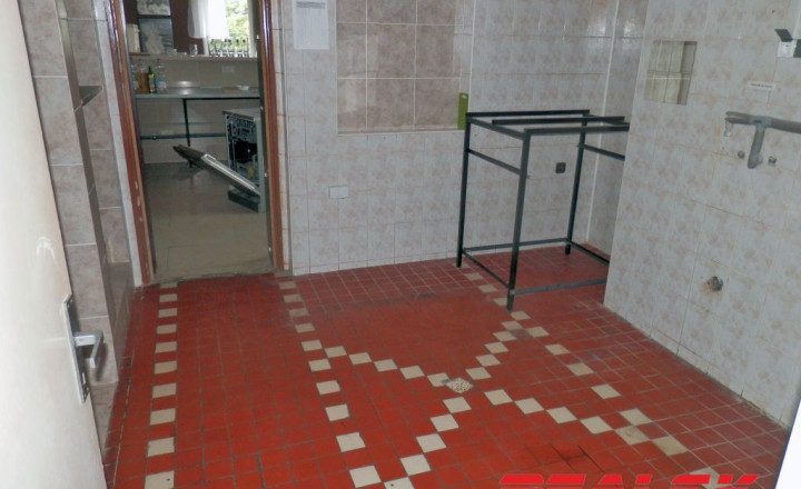 Priestory pre kaviareň, či služby, v Nitre na autobusovej stanici, na prenájom - fotografia 3