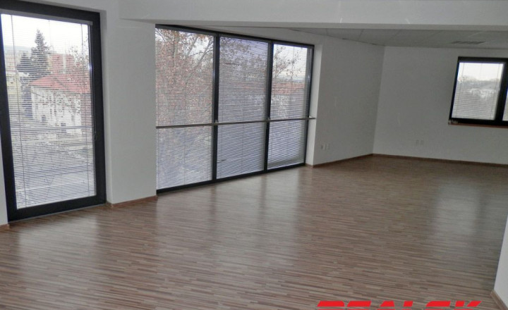 Kancelárske priestory s terasou v centre Nitry na prenájom - fotografia 3