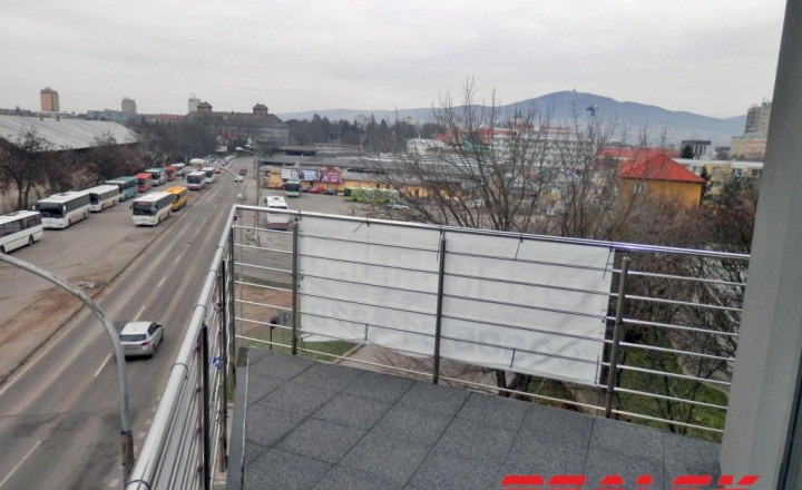 Kancelárske priestory s terasou v centre Nitry na prenájom - fotografia 5