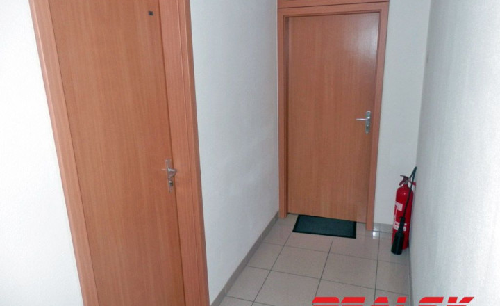 Kancelárske priestory s terasou v centre Nitry na prenájom - fotografia 9