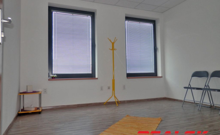 Kancelárske priestory s terasou v centre Nitry na prenájom - fotografia 10