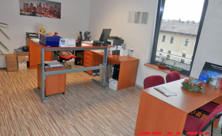 Kancelárske priestory s terasou v centre Nitry na prenájom - fotografia 13